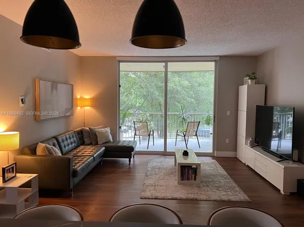 9755 NW 52nd St APT 216, Doral, FL 33178