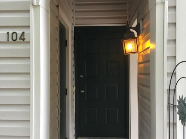 104 Manhattan Ct, Cary, NC 27511