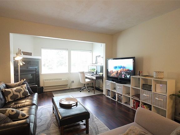 2nd image of 440 Saint Helens Ave Unit 307