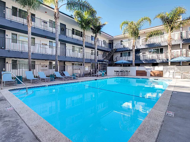 Breakpointe Coronado — Photo 1