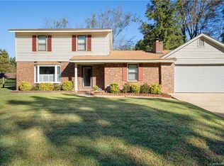 1109 Berry Ridge Rd, Charlotte, NC 28270