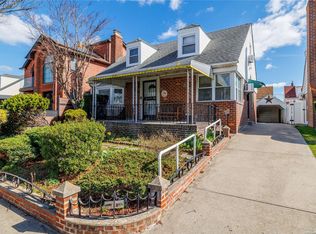 4833 201st St, Oakland Gardens, NY 11364