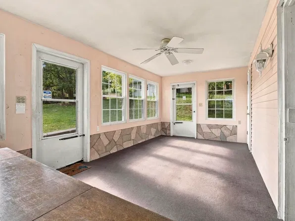 27 Middle River Dr, Verona, VA 24482
