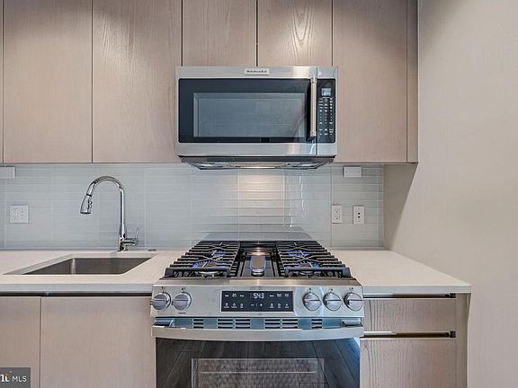 5th image of 930 Rose Ave #1603