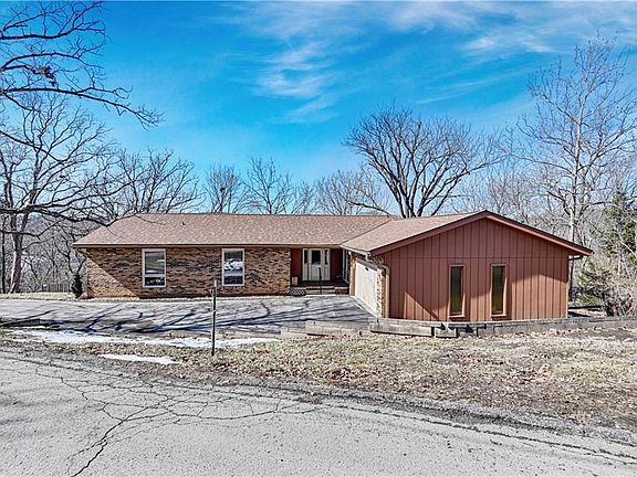 3rd image of 704 Lake Forest Dr