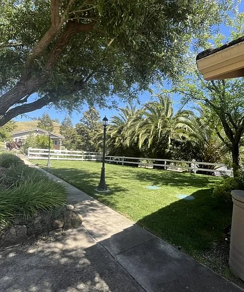 13900 Los Altos Rd — Photo 27