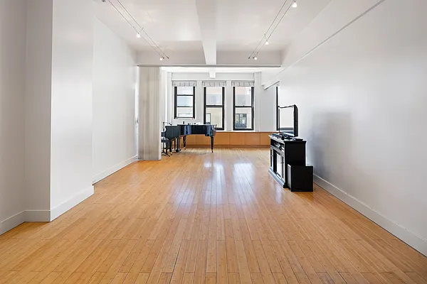 Rented by UbiQ NY | media 11