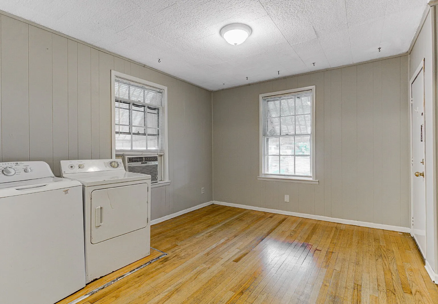 1 bed, 1.0 bath, 992 sqft, $885 — Photo 2