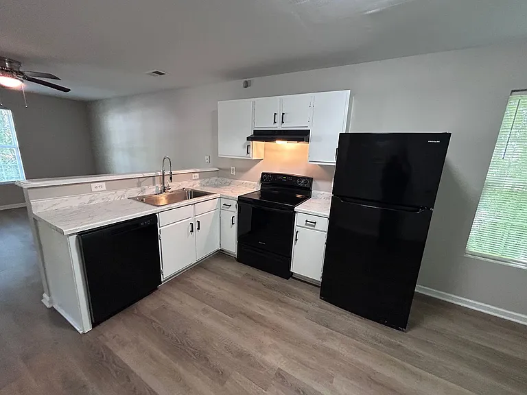 2318 Purdy Ave — Photo 17