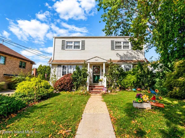 121 Holden Blvd, Staten Island, NY 10314