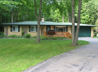 3929 E Johns Ln, Midland, MI 48642