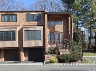 60 Windsor Gate Dr, North Hills, NY 11040