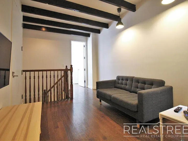 911 Jefferson Ave #1L — Photo 3