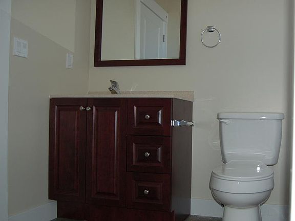 5th image of 923 W Pierpont Ave