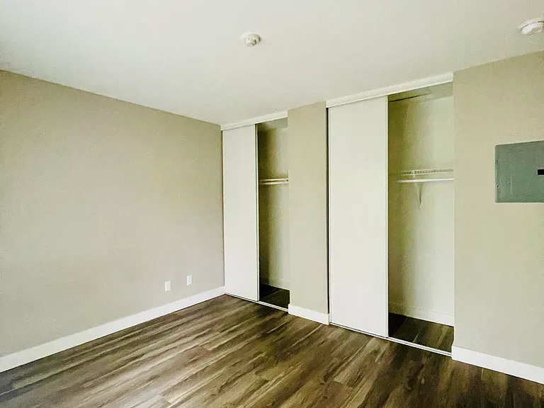 1x1- 650 SQFT - Bedroom
