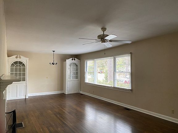 3rd image of 1003 Hitchcock Dr SW