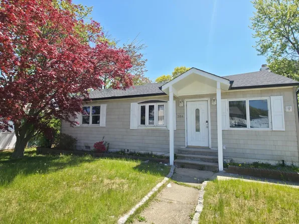 284 15th Street, West Babylon, NY 11704