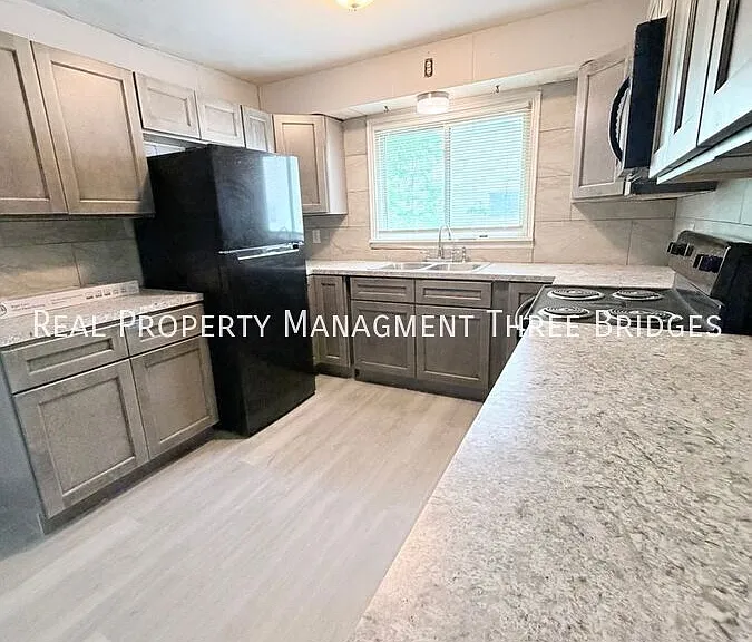 536 Ames Pl — Photo 1
