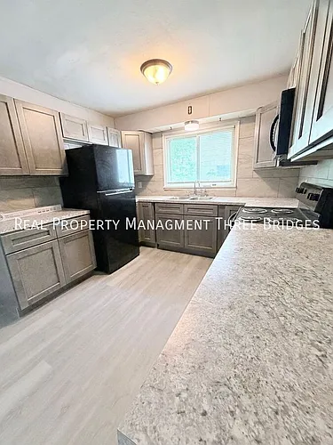536 Ames Pl Photo 1
