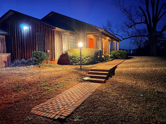 2nd image of 433 Thompson Rd