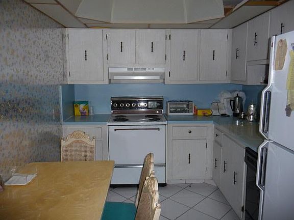 5th image of 100 Bayview Dr Ph 11