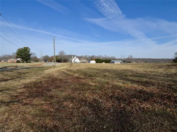 4379 Hampton Rd, Clemmons, NC 27012