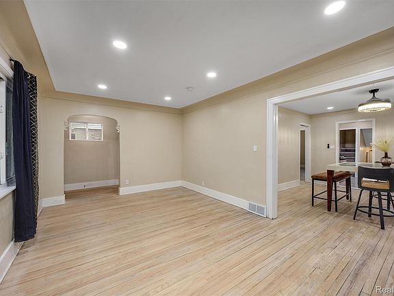5th image of 10320 Crocuslawn St