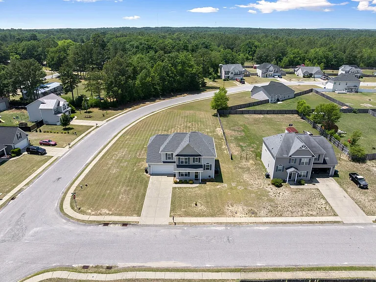 121 Feathers Ln — Photo 42