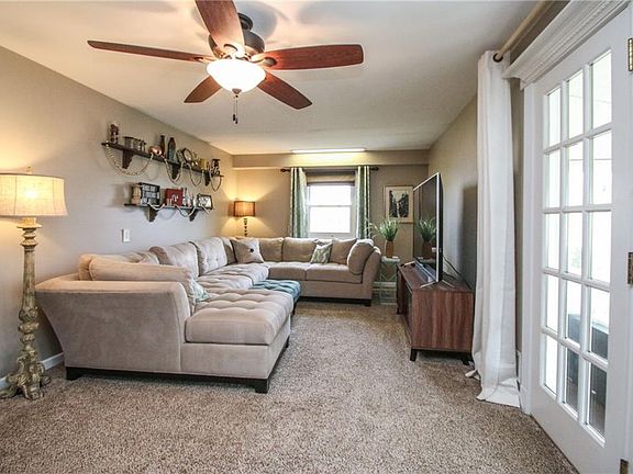 2nd image of 26 Sweet Briar Knl