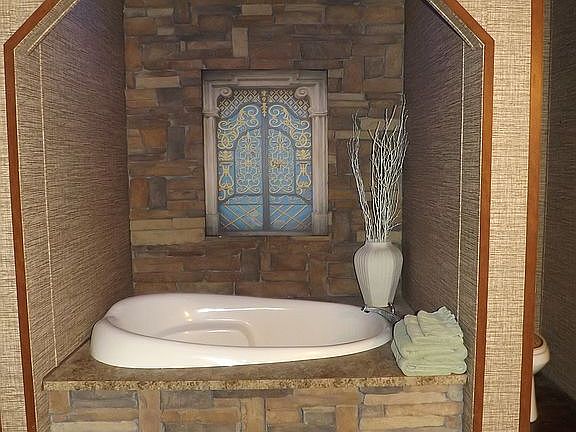 Master Bath, Garden Tub