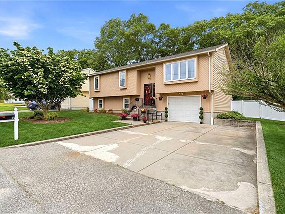 2nd image of 9 Daisy Ct