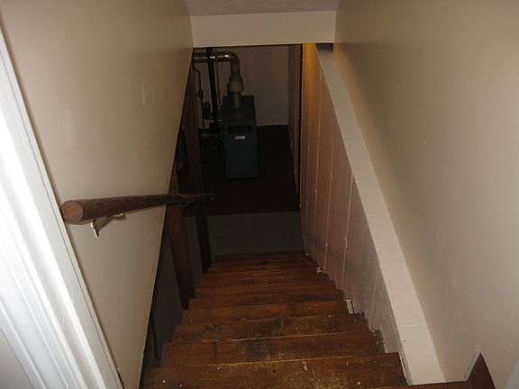 Hall leading to upstairs bedrooms