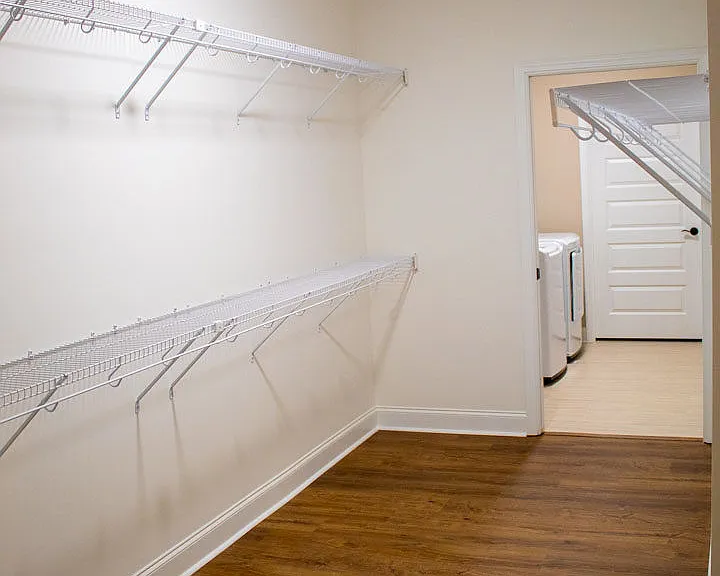 504 Nandina Ct — Photo 3