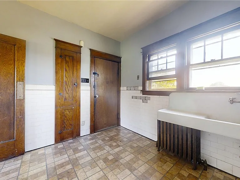 425 Johnson St — Photo 9