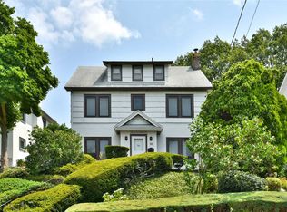 32 Hillcrest Ave, Douglaston, NY