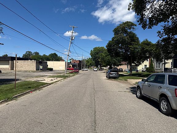 4th image of 1226 1st St