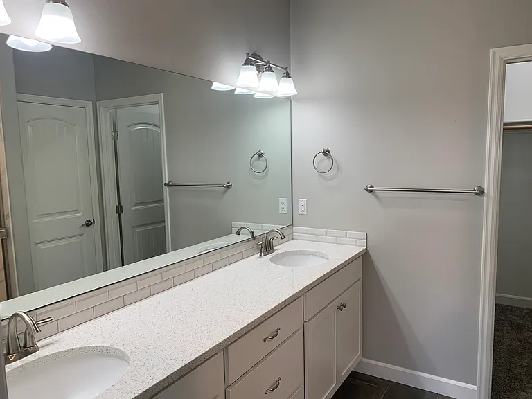 3129 S Young Pl — Photo 4