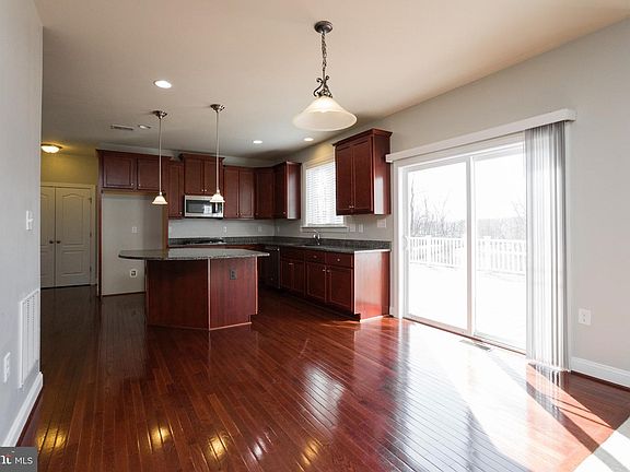 3rd image of 21 N Marvin Chapel Dr