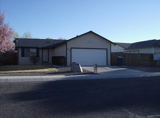 521 Shadow Ln, Fernley, NV 89408
