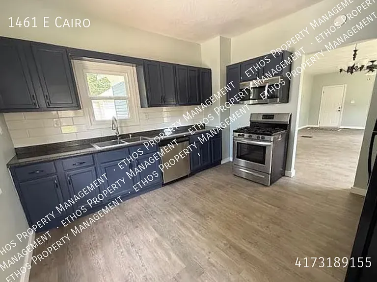 1461 E Cairo St — Photo 2