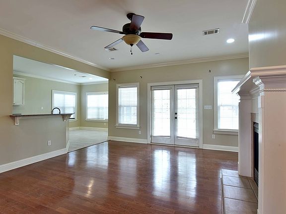 5th image of 304 Willow Lake Dr