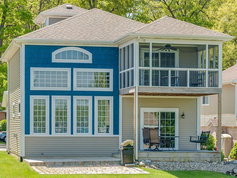 68796 S Shore Drive-large-002-32-The Hom