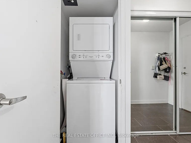 15 Fort York Blvd #4212 — Photo 19