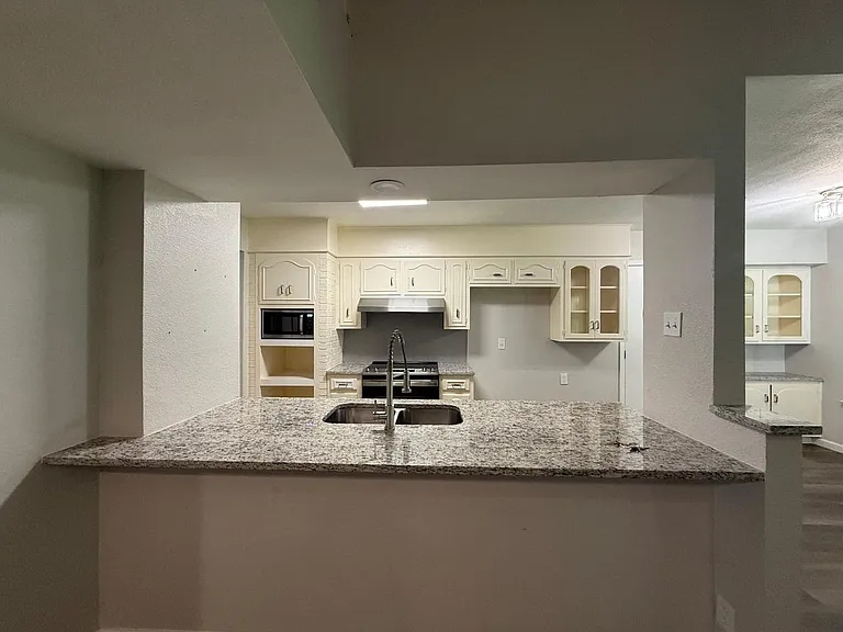 10606 Millspring — Photo 12