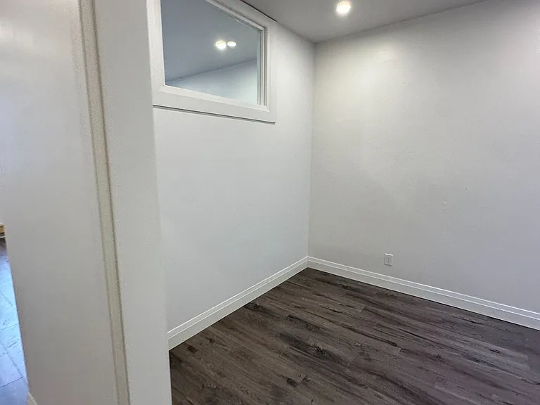 565 Yonge St #4 — Photo 12