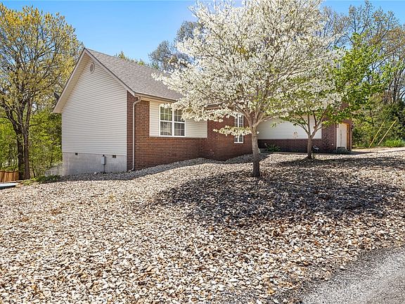 3rd image of 12 Harrington Ln