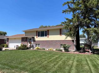 1901 Sunset Dr, North Platte, NE 69101
