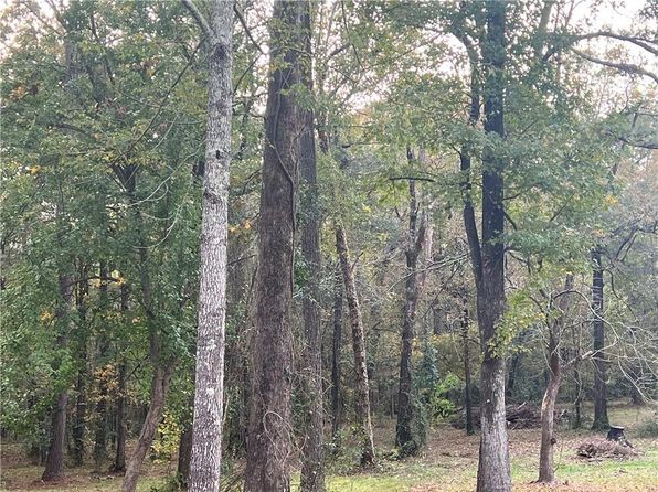 415 Timber Ln, Pineville, LA 71360
