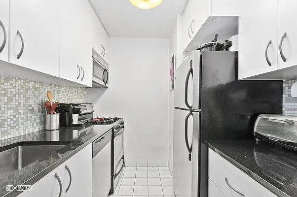 Rented by Corcoran | media 8