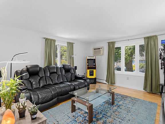 4th image of 331 Blucher Street